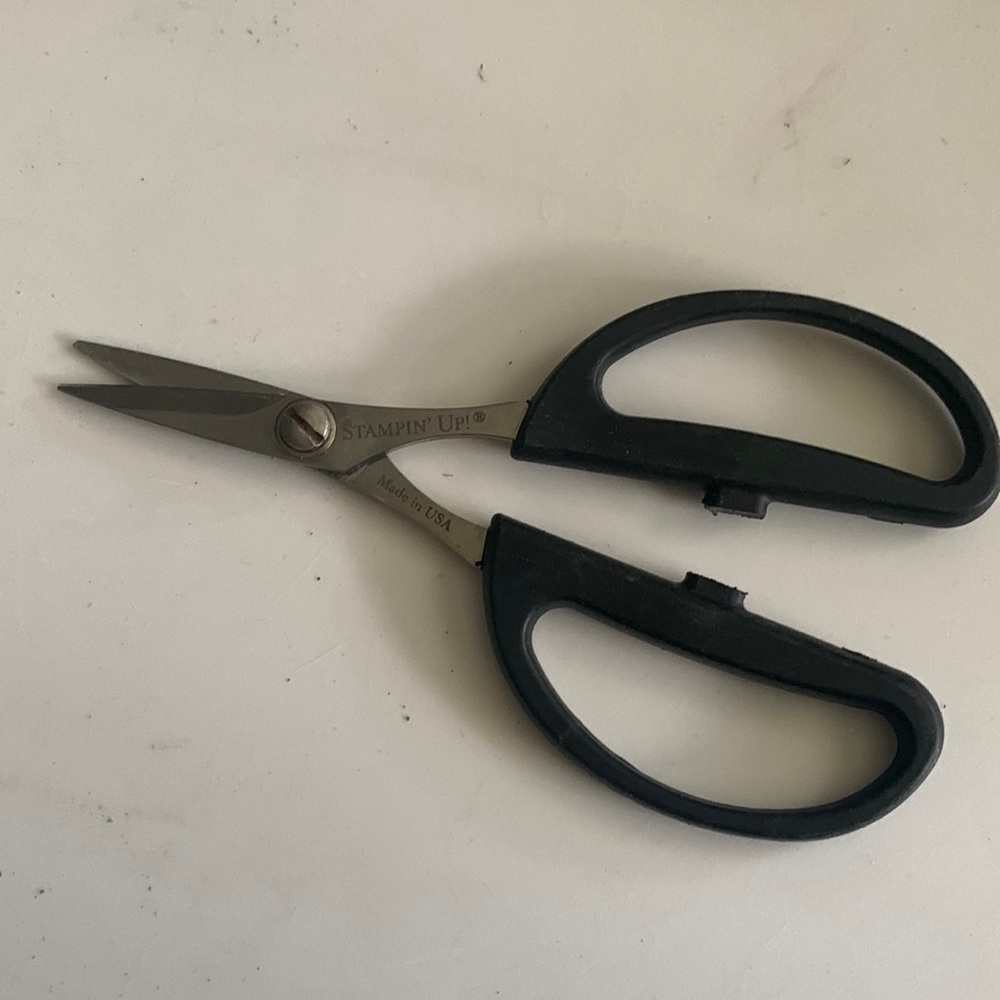 Rubber cutting scissors